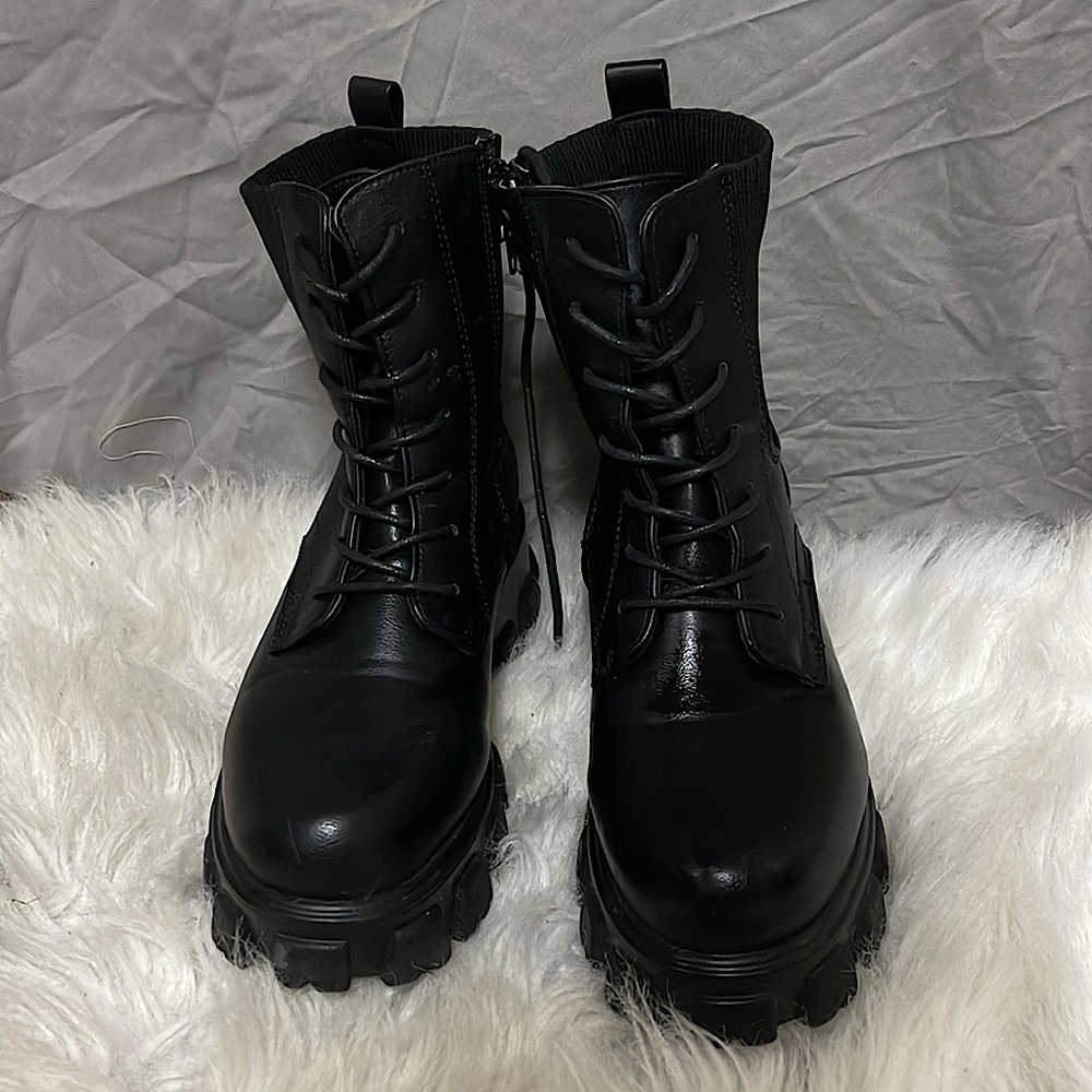 Black Chunky Heel Ankle Boots Size 6 Womens US